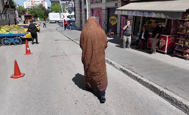 Dilenci Kiligina Giren Tiyatrocudan Zabitalar 5 20211499 O
