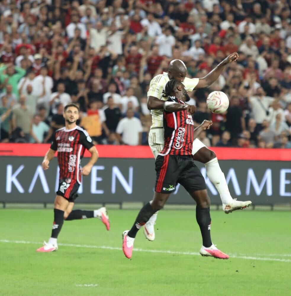 Fenerbahçe Gaziantep deplasmanında puan kaybetti! Süper Lig 5. Hafta Puan Durumu