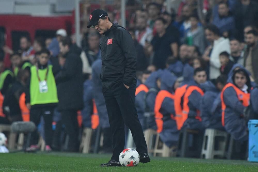 İtalya yenilgisi sonrası Vincenzo Montella istifa etti mi?