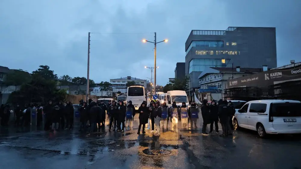 Halk TV’ye polis baskını: Yayın durduruldu