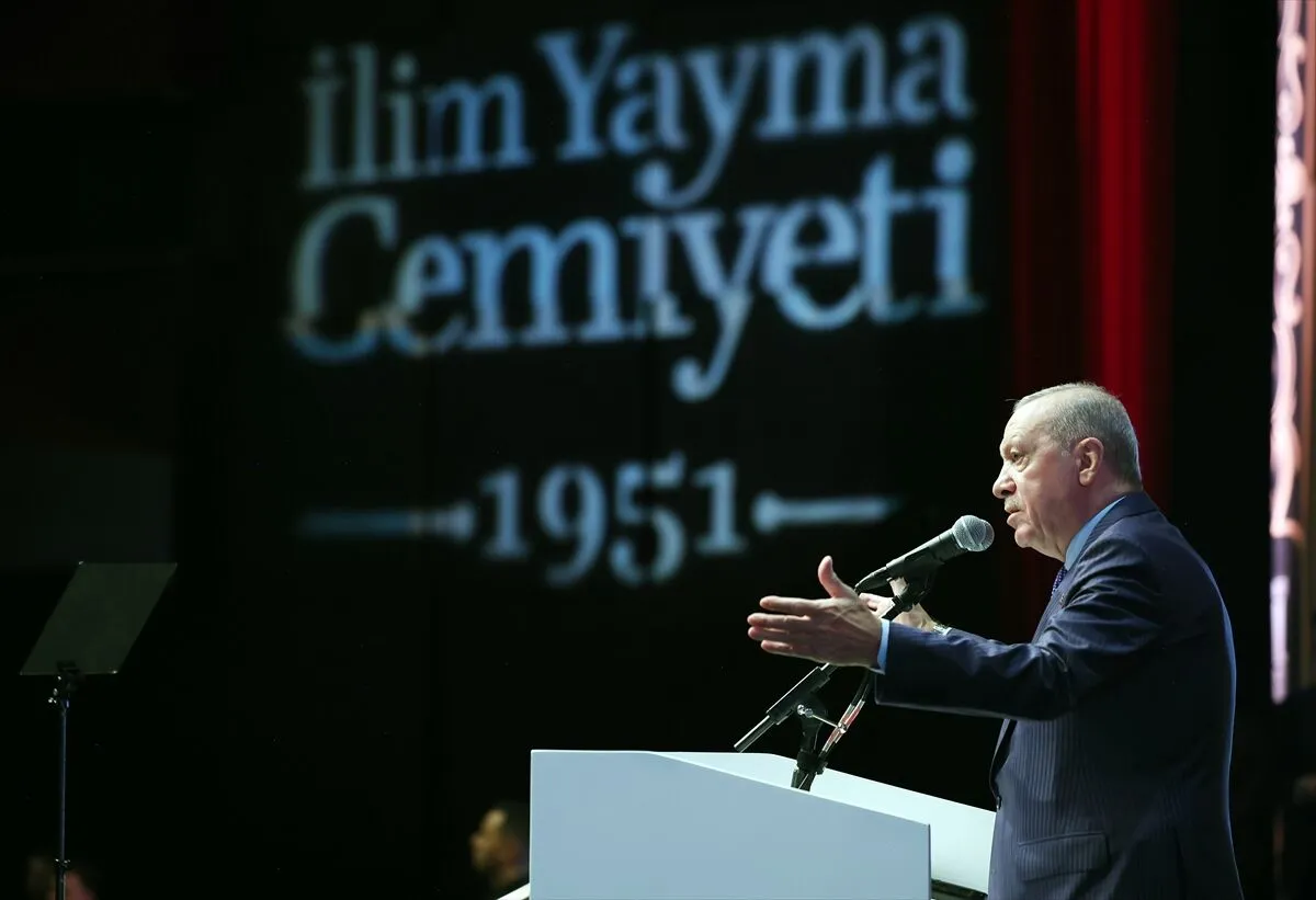 Cumhurbaşkanı Erdoğan: Tekno-oligarkların hedef kitlesini gençlerimiz oluşturuyor!