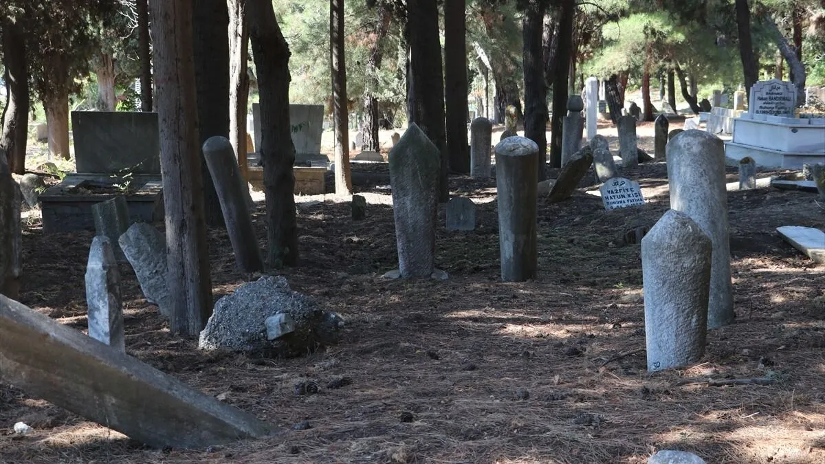 İmam mezarlıkta ölü bulundu