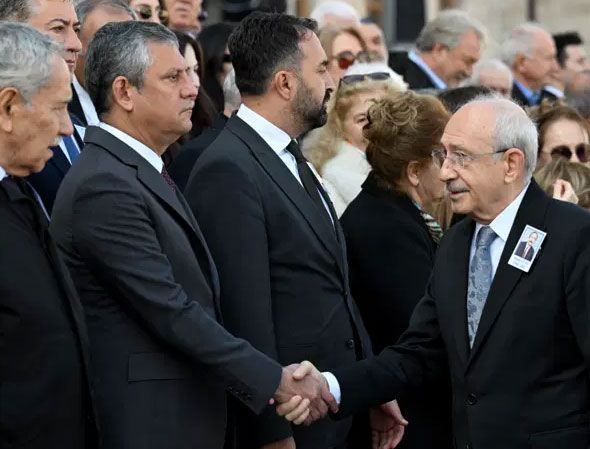 Birbirlerinin Yüzüne Bile Bakmadılar! Özel Kılıçdaroğlu Cenazede Buluştu