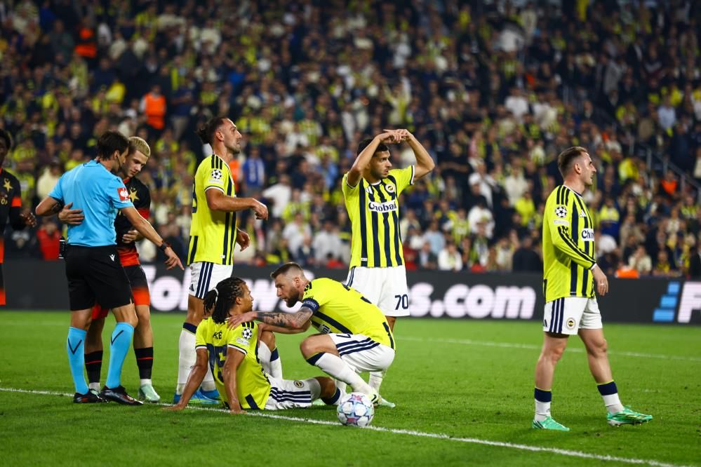 Fenerbahçe 2 2 Slavia Prag Özet (Önemli̇ Daki̇kalar) (3)