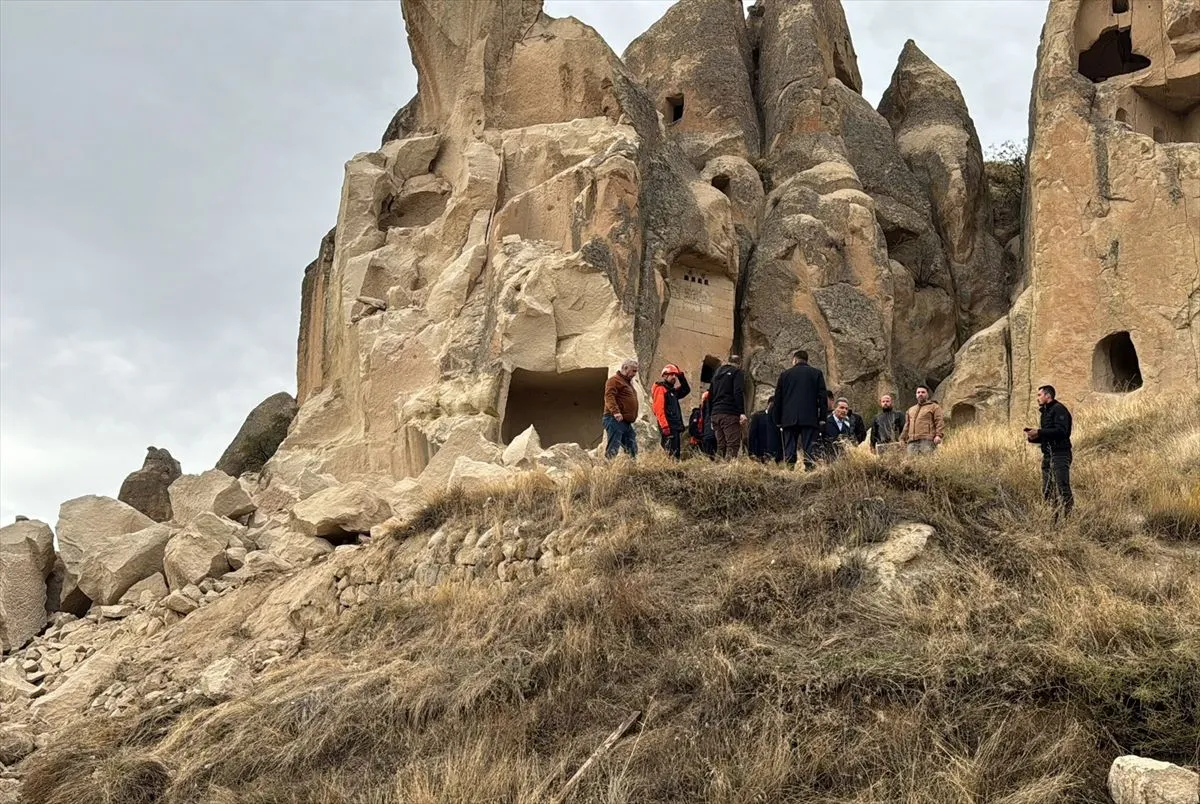 Kapadokya'da peribacası çöktü! Yaralılar var
