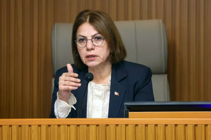 Kadıköy'ün Ardından İstanbul'da Bir Belediye Daha El Değiştirdi. Maltepe Belediye Başkanı Esin Köymen, Çeyrek Asırdır Üyesi Olduğu Chp'den Istifa Ederek Özgür Özel Liderliğindeki Yeni Parti'ye Katıldığını Açıkladı.-1
