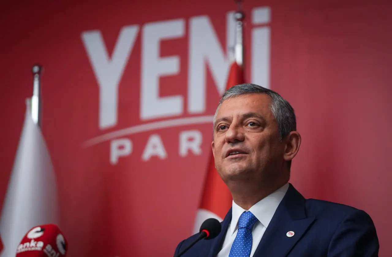 İstanbul'da 4 ilçe belediyesi daha Yeni Parti'ye geçti
